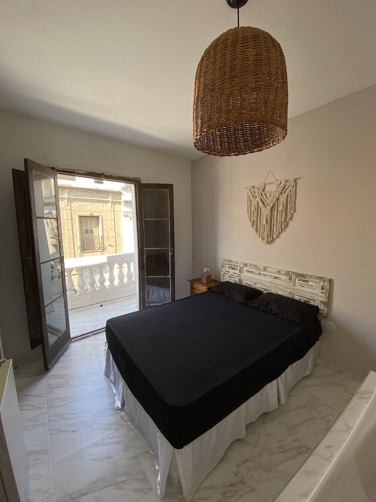 Habitación privada con techos de madera Bardot Hostel